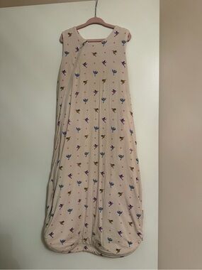 Wildbird Sleepsack w Bird Print - Cream
Medium 1.0  TOG
Only used a few times